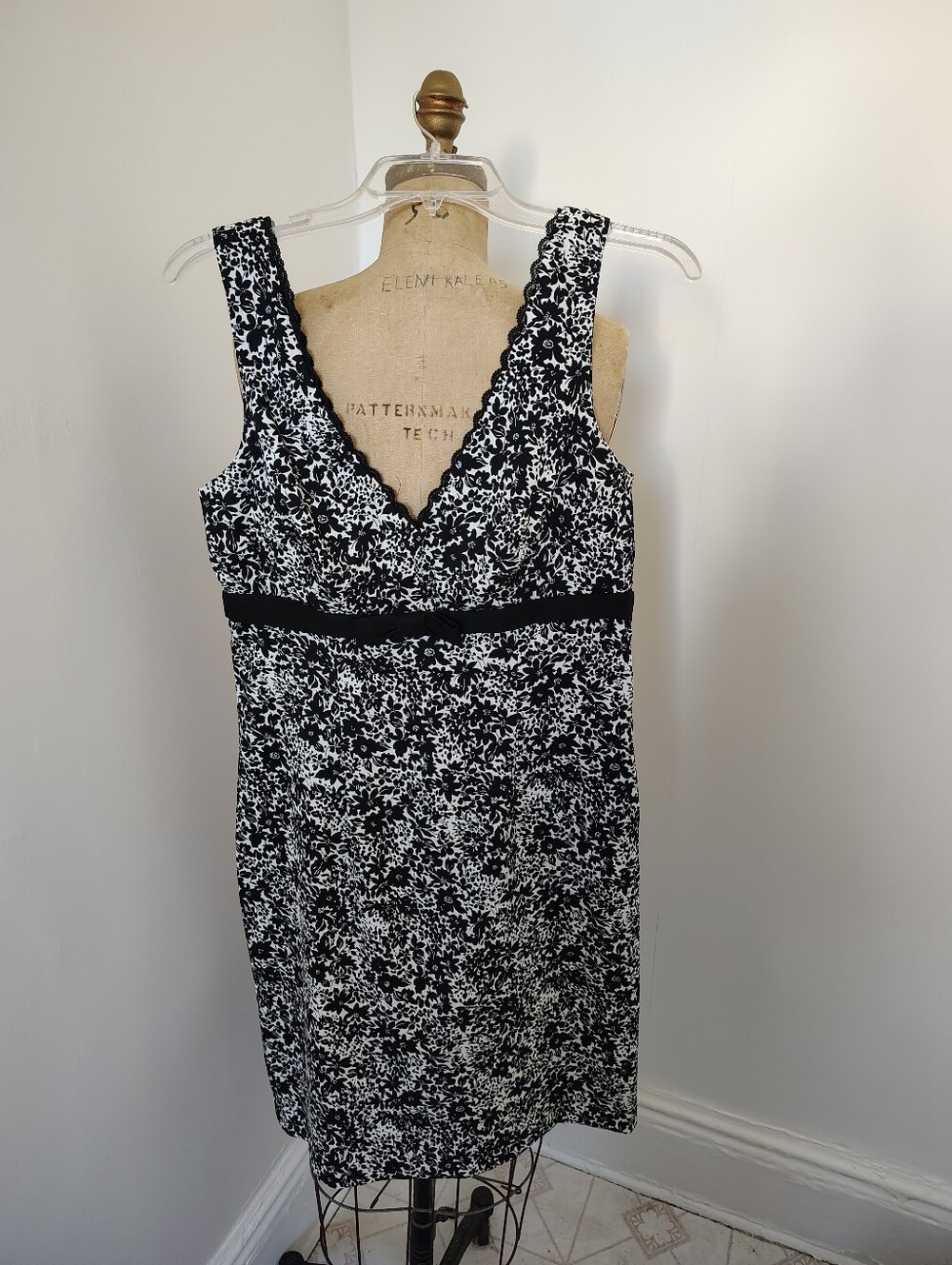connected apparel Black & White Floral V-Neck Dress